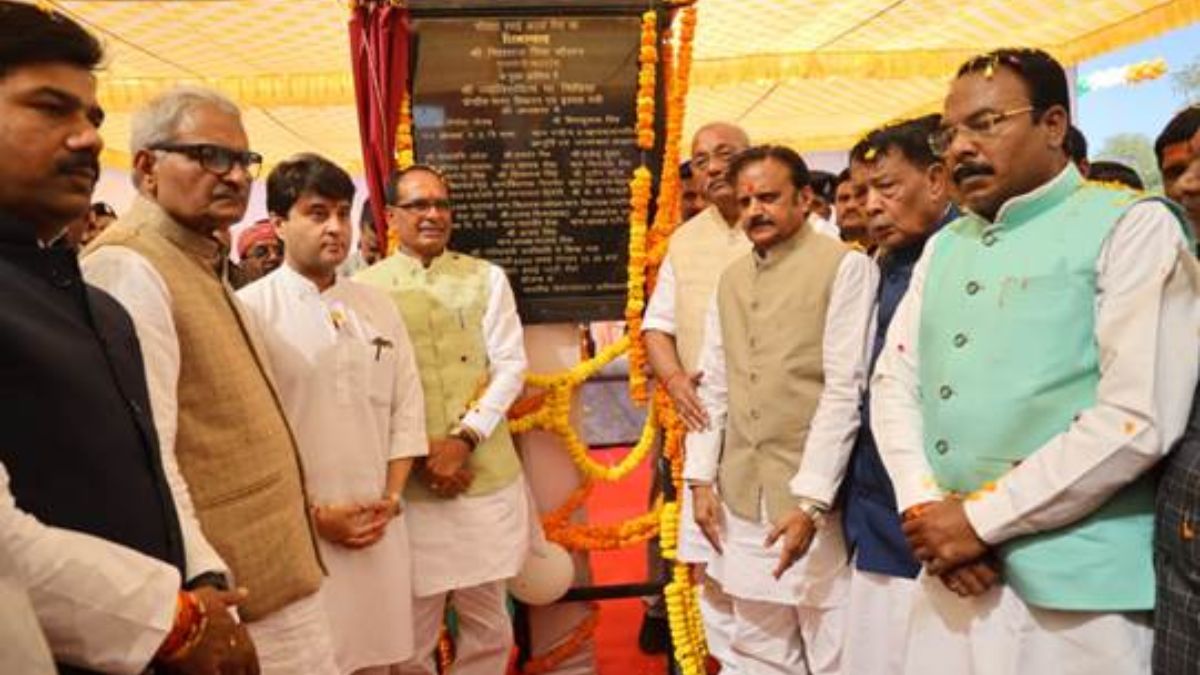 Shri Jyotiraditya Scindia lays the foundation stone of Rewa Airport