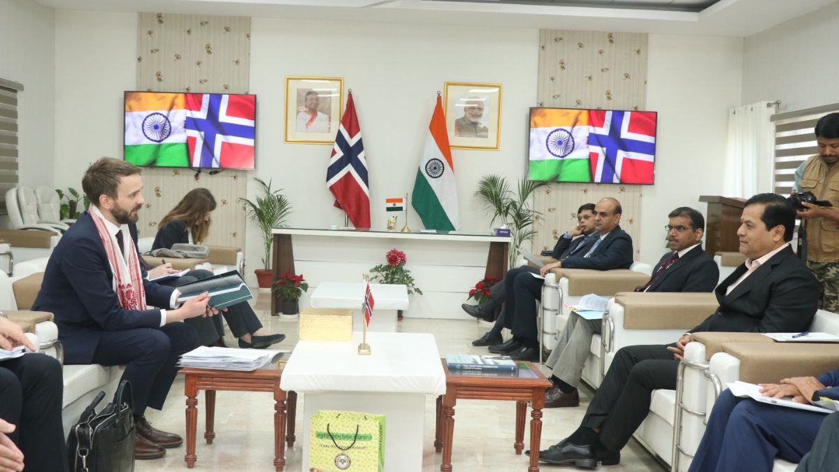 Shri Sarbananda Sonowal meets Mr Jan Christian Vestre Minister of Trade and Industry of Norway