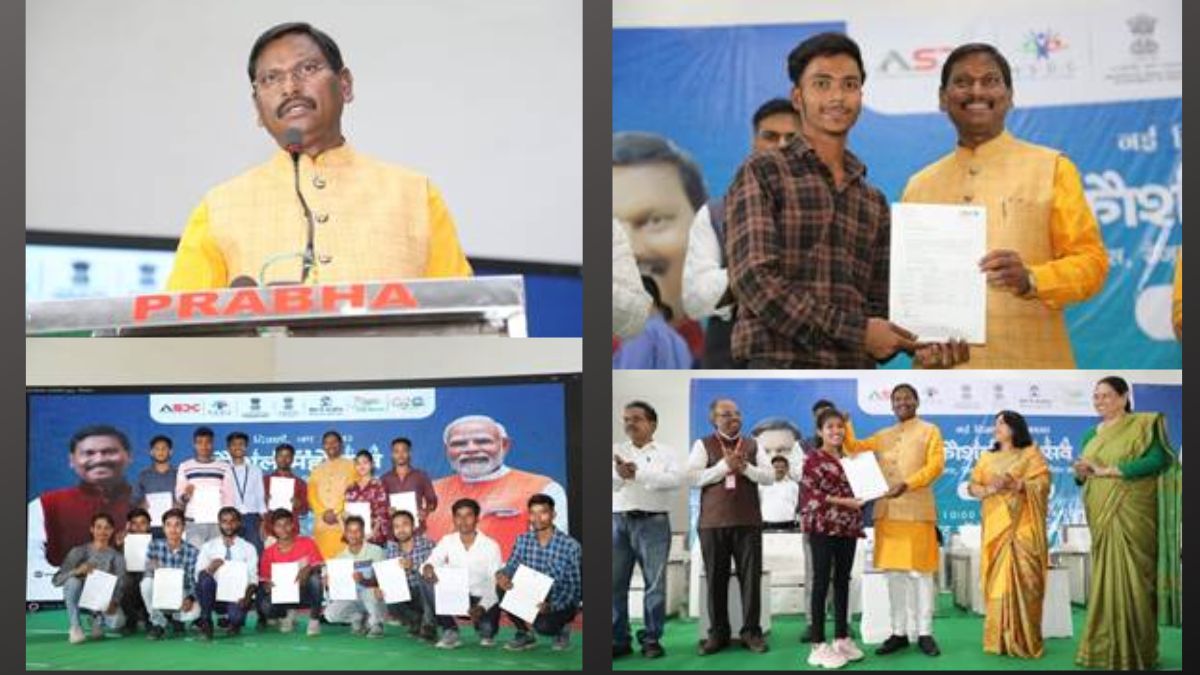 Shri Arjun Munda attends the “Kaushal Mahotsav” Job Fair organized for talented tribal youth at Seraikela-Kharsawan, Jharkhand on 4th March
