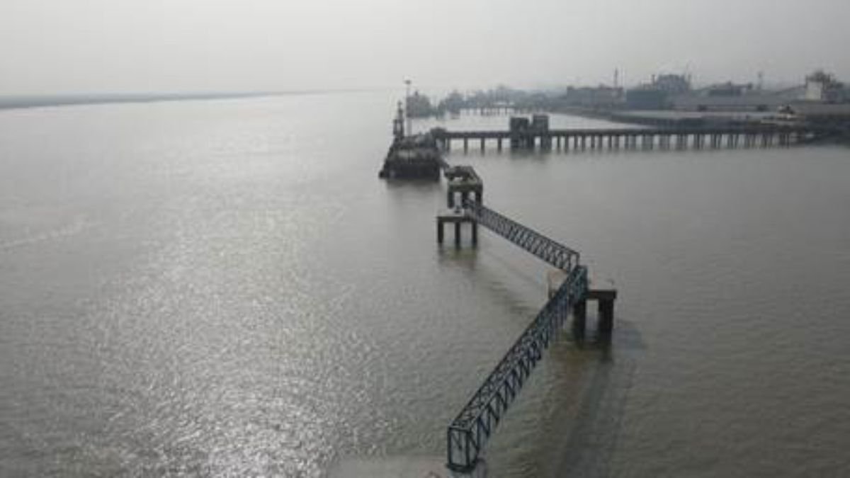 Shri Sarbananda Sonowal approves the development of an Oil Jetty at Deendayal Port, Kandla, Gujarat for Rs.123.40 Crore