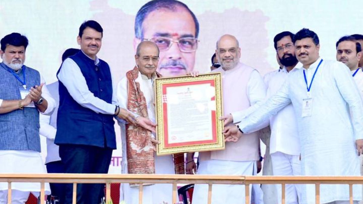 Union Home Minister and Minister of Cooperation, Shri Amit Shah presented Maharashtra Bhushan Award for the year 2022 to Dr Appasaheb Dharmadhikari in Raigarh, Maharashtra yesterday