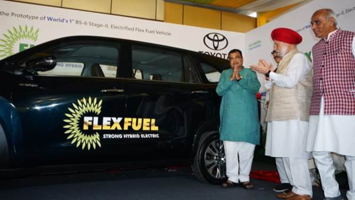 Shri Nitin Gadkari launches the world's first prototype of the BS 6 Stage II ‘Electrified Flex Fuel Vehicle’