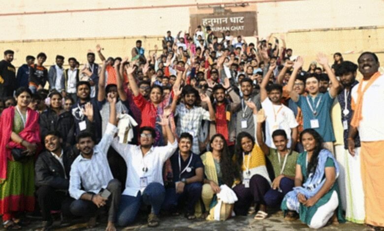 Tamil student group of Kashi Tamil Sangamam Phase II visits ghats, Subrahmanya Bharti's residence and Kanchi Math