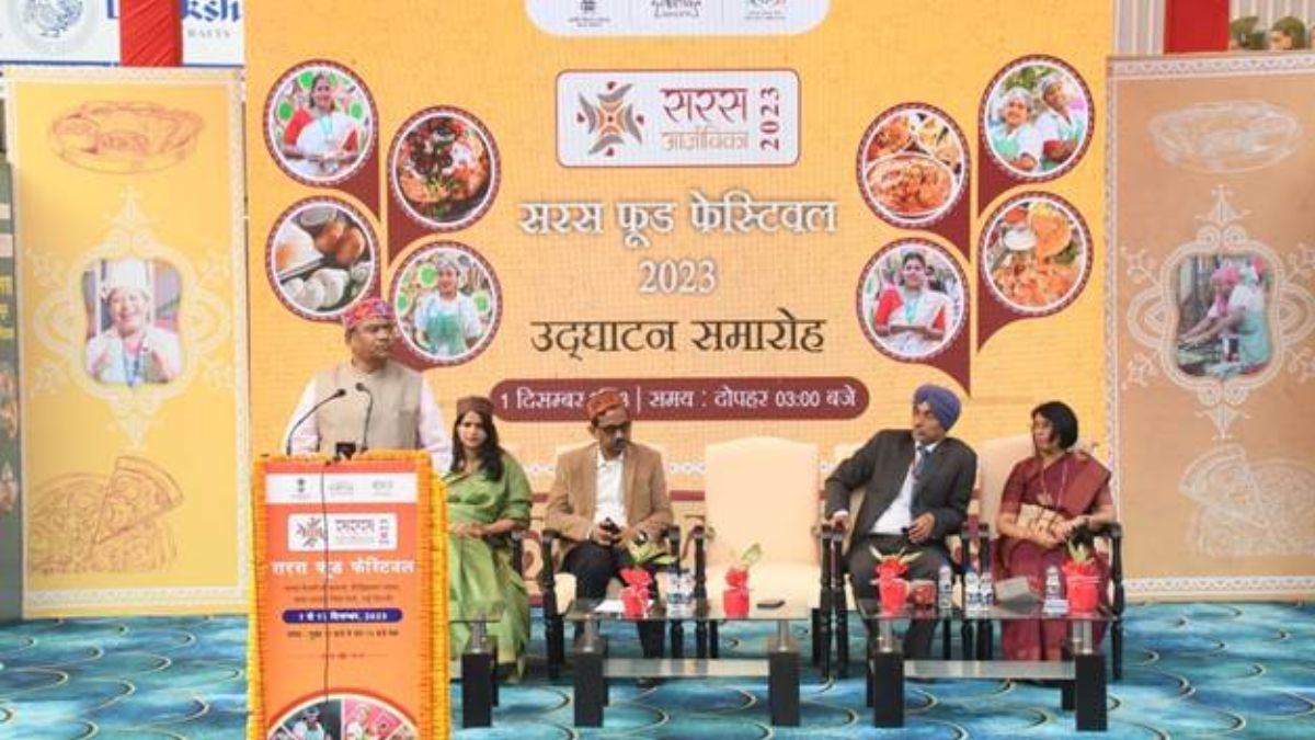 MoS, Shri Faggan Singh Kulaste inaugurates the hugely popular SARAS Food Festival in New Delhi yesterday