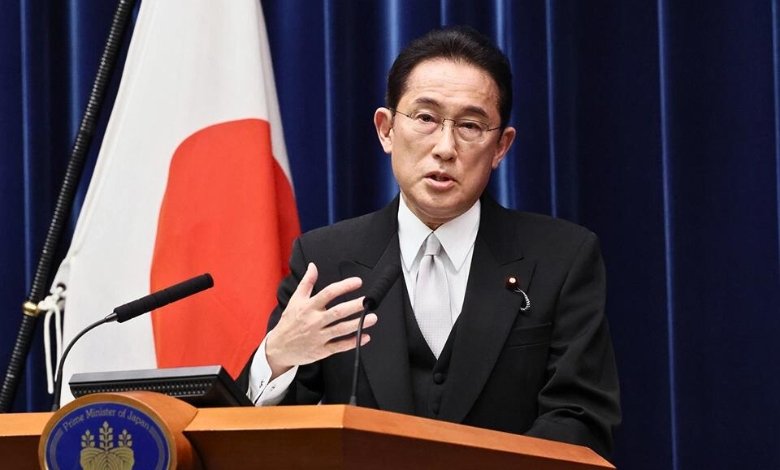 Japanese PM Kishida Faces Low Public Support Amid Political and Economic Turmoil