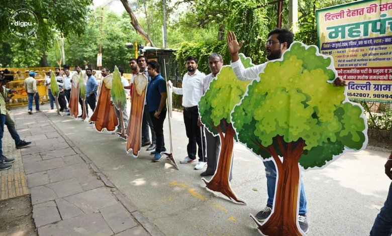 Human Chain Protest at Aam Aadmi Party Office Over Cutting of 1100 Trees in Delhi